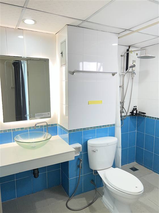 ห้องน้ำรายวัน ไฟกระจก LED Rain Shower อ่างแก้ว
